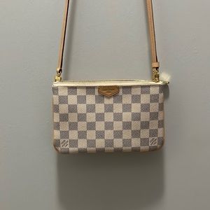 LV double zip pochette